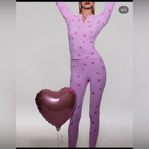 Skims Valentines Leggings